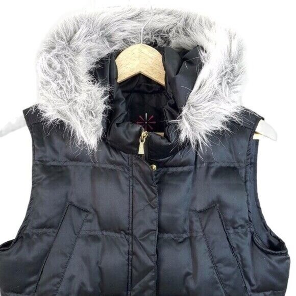Isaac Mizrahi Live Women Puffer Vest Black XS Faux-Fur Trim Cinch Waist Hood QVC - Picture 2 of 8